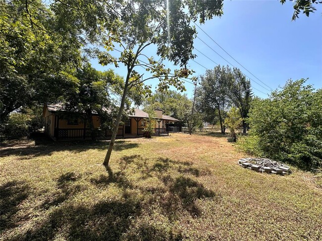 Building Photo - 400 Sun Bonnet Dr