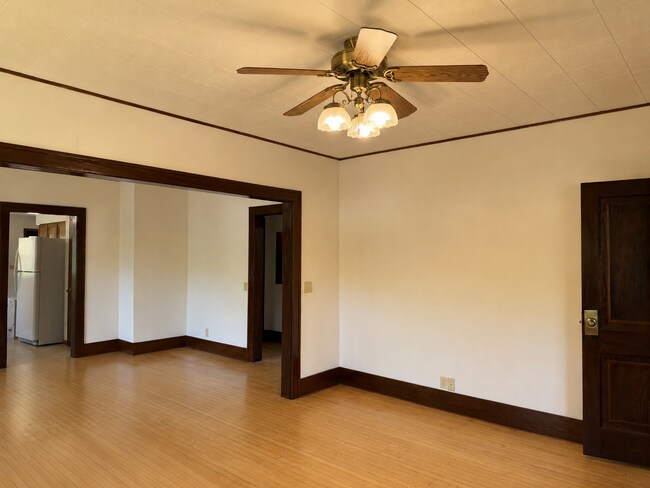 Building Photo - 5- Bedroom House for Rent in Chaseburg
