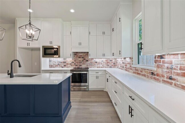 Building Photo - 15109 Paradise Ct