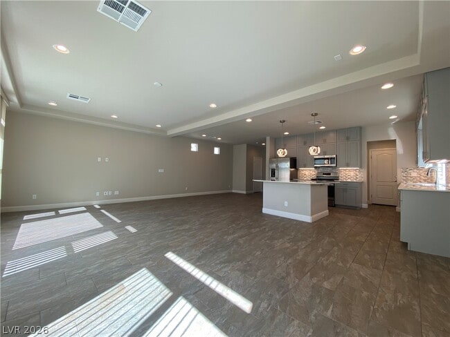 Building Photo - 6357 Luna Rosa Ave