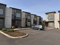 Building Photo - 2 bedroom 2.5 bath End Unit townhouse in Cal Young Area