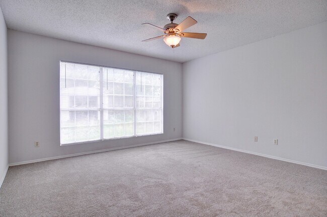 Building Photo - 2501 Country Creek Ln