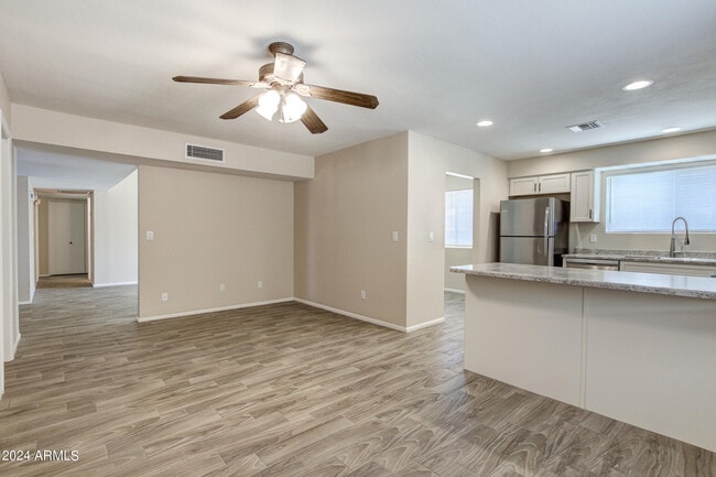 Building Photo - 5111 W Beverly Ln