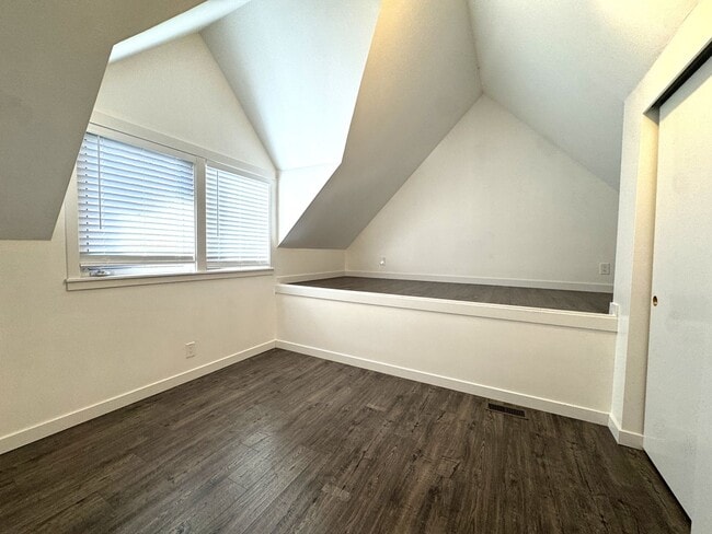 Building Photo - 3Bd/2.5Ba Seattle House