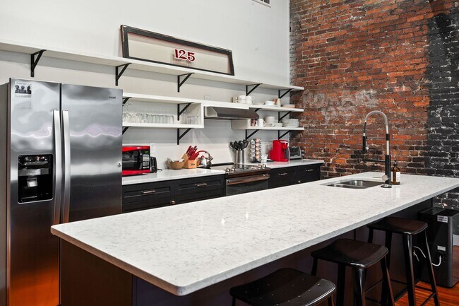 Building Photo - 124 Strawberry Alley