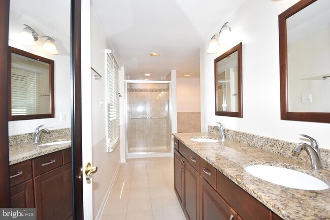 Building Photo - 8673 Cooperhawk Ct