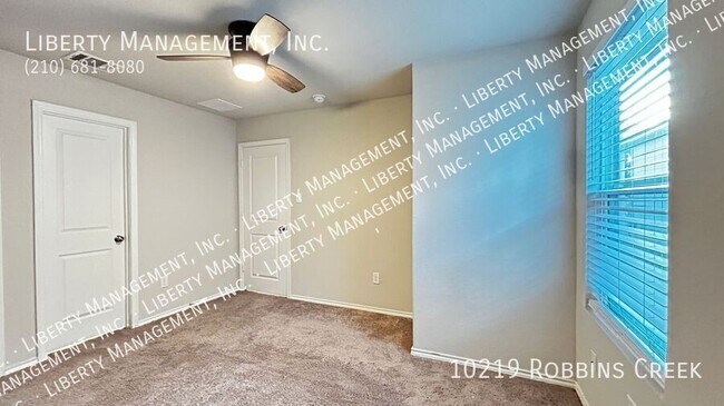 Building Photo - 10219 Robbins Crk