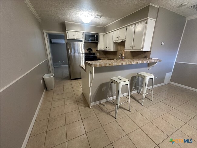 Building Photo - 1609 Meadowview Dr