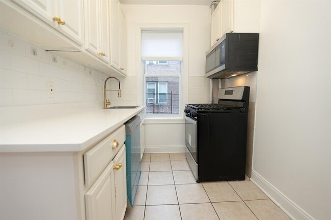 Building Photo - 565 Bergen Ave