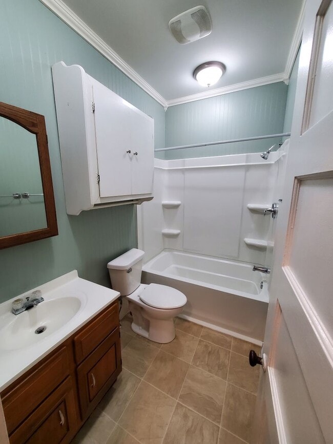 Building Photo - Remodeled 2 Bd with huge kitchen, dining room and living room