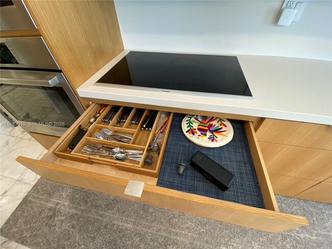 Building Photo - 1121 Crandon Blvd