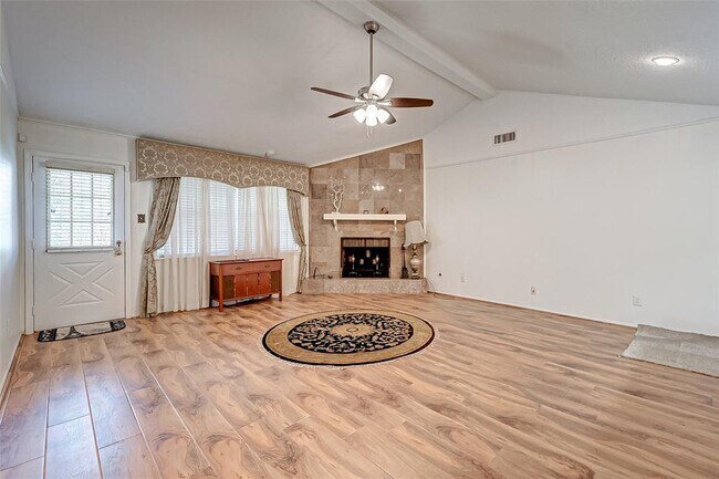 Building Photo - 11707 N Willow Cir