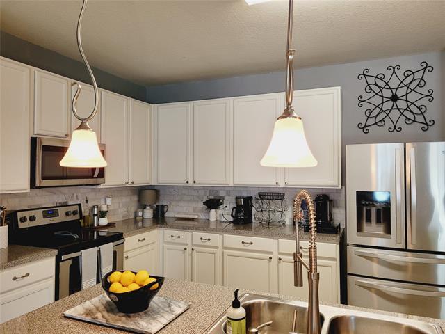 Building Photo - 9168 Blackstone Dr