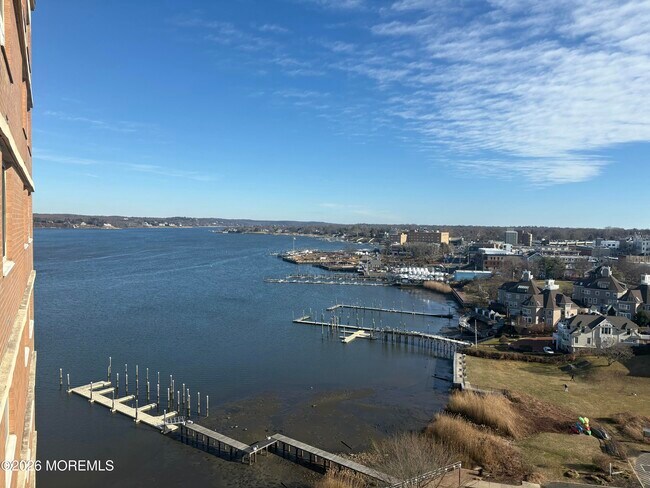 Building Photo - 28 Riverside Ave