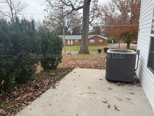 Building Photo - 5606 Boxwood Garden Way