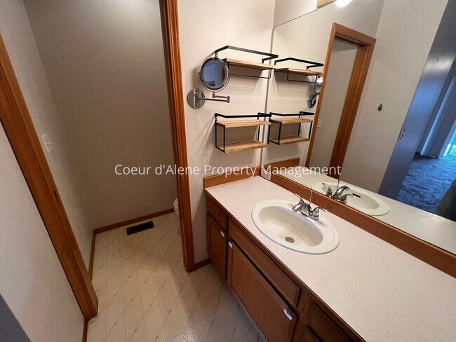 Building Photo - Updated 3 bed house in Davis Park