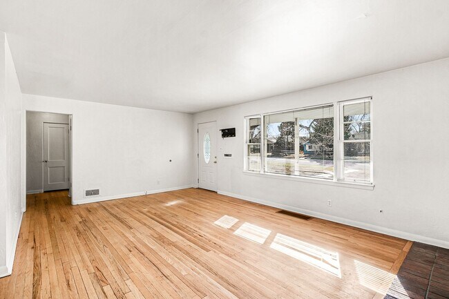 Building Photo - 3260 S Bellaire St