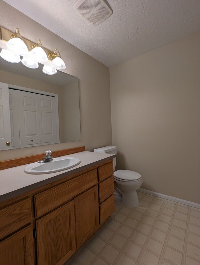 Building Photo - Beautiful 2-Bedroom, 1.5-Bath Condo. Landscaping included!