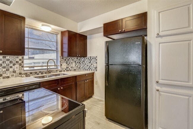 Building Photo - 10839 Sugar Hill Dr