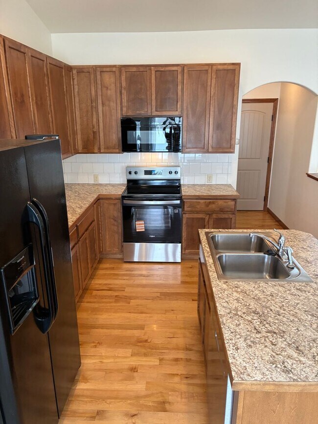 Building Photo - Beautiful 3 bedroom, 2 Bath Ranch with Attached 2 Car Garage and Fenced In Yard-The Meadows in We...