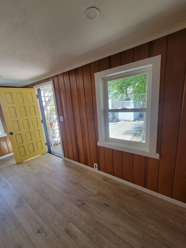 Building Photo - 1 bedroom 1 bath