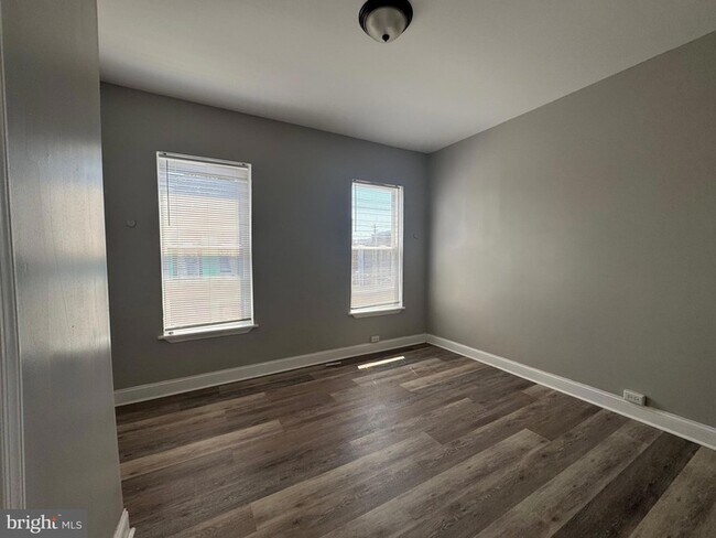 Building Photo - 3205 Latona St