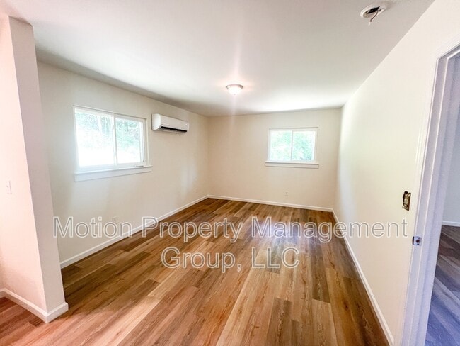 Building Photo - 133 W Ridgewood Ave