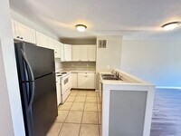 Building Photo - 114 Tanbark Dr