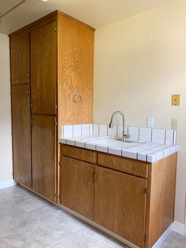 Building Photo - 2 Bedroom / 2.5 Bath Condo in Ridgemark