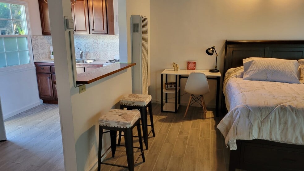 Building Photo - 1430 Manhattan Beach Blvd