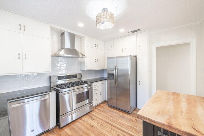 Building Photo - 2810 24th St