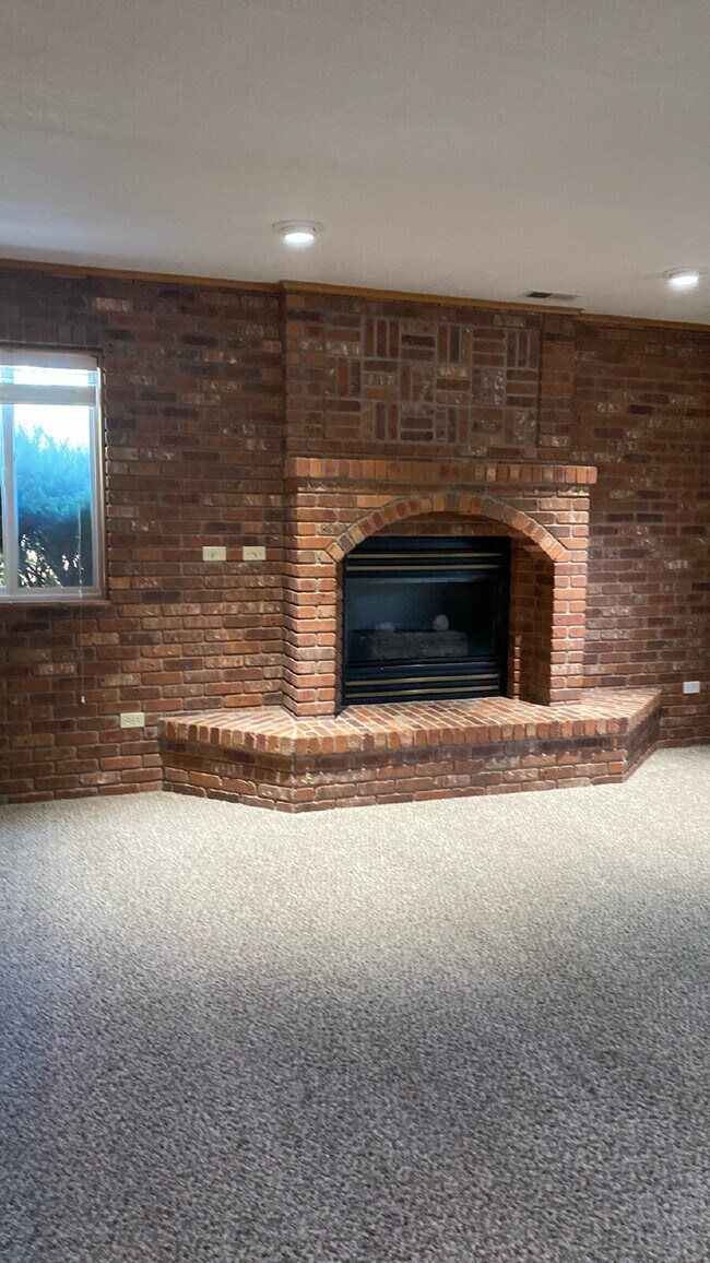 Building Photo - Westside White Buffalo