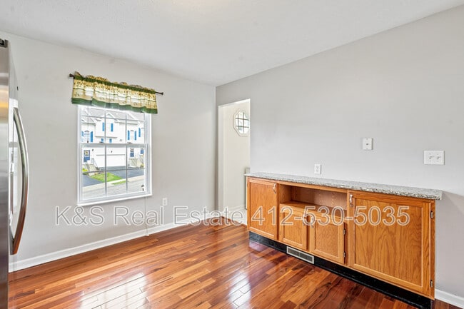Building Photo - 2711 Canterbury Dr