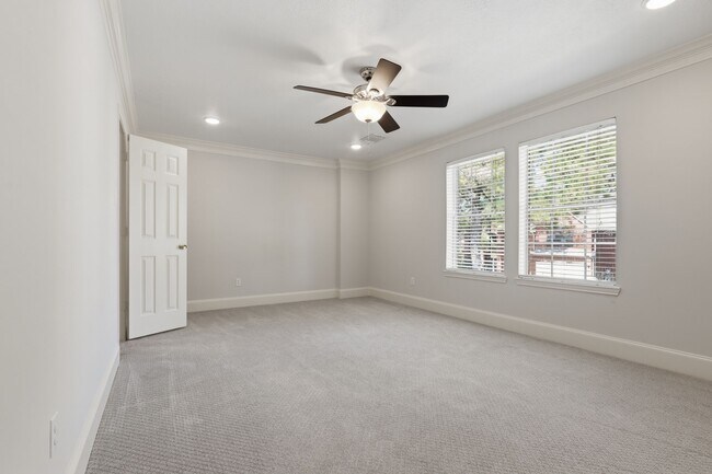 Building Photo - 10138 Bayou Manor Ln