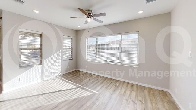Building Photo - 746 E Doral Ave
