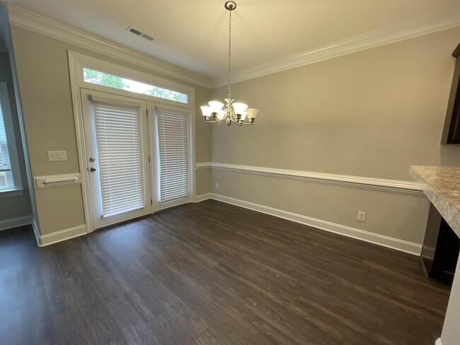 Building Photo - 833 Silver Leaf Dr