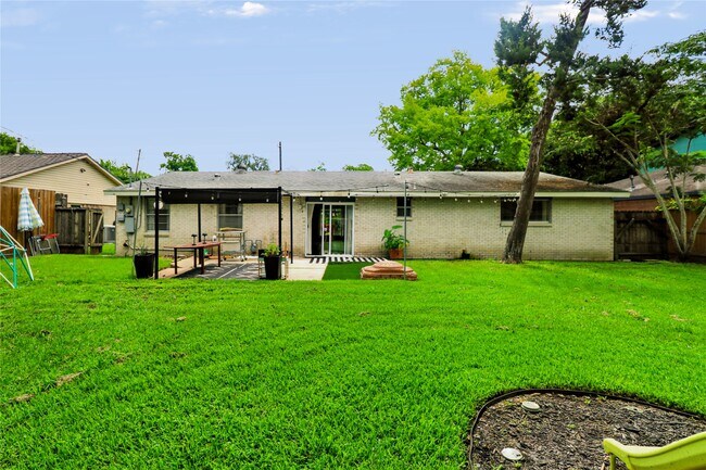 Building Photo - 11930 Ashcroft Dr