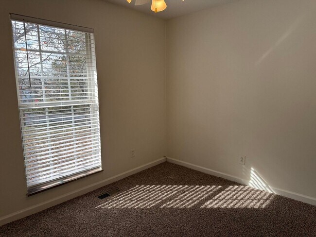 Building Photo - ** Beautiful 4 bedroom House in Farragut Area **