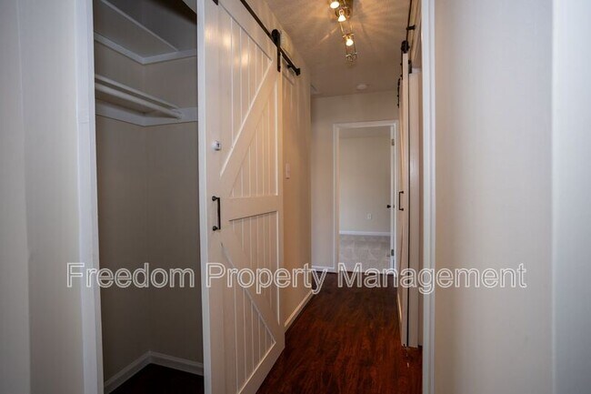 Building Photo - 9327 Woodlea Ct