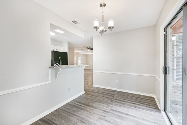 Building Photo - 2714 Foliage Green Dr