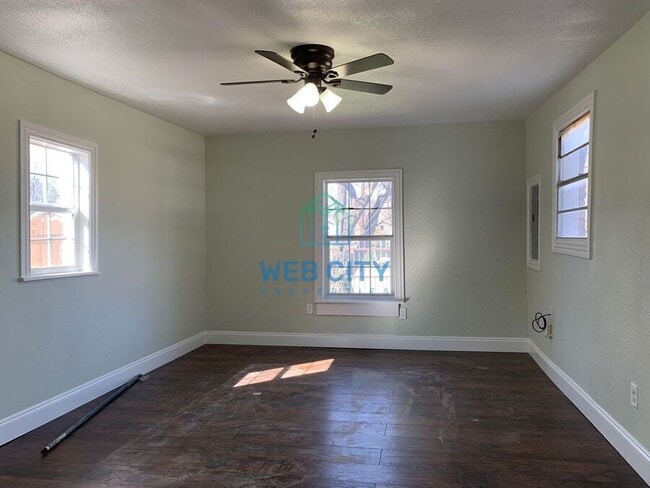 Building Photo - 4530 Corregidor St