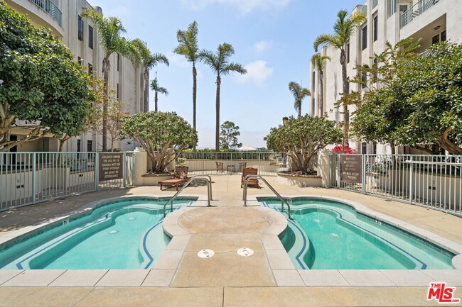 Building Photo - 5625 Crescent Park W