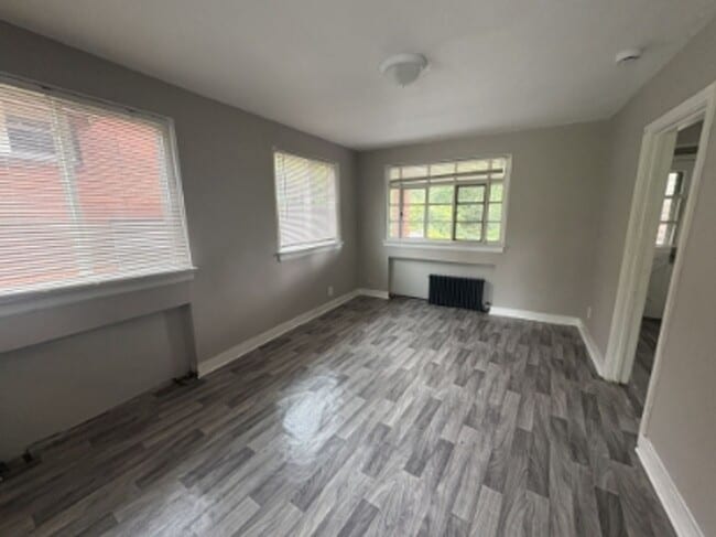 Building Photo - 560 Wylie Ave