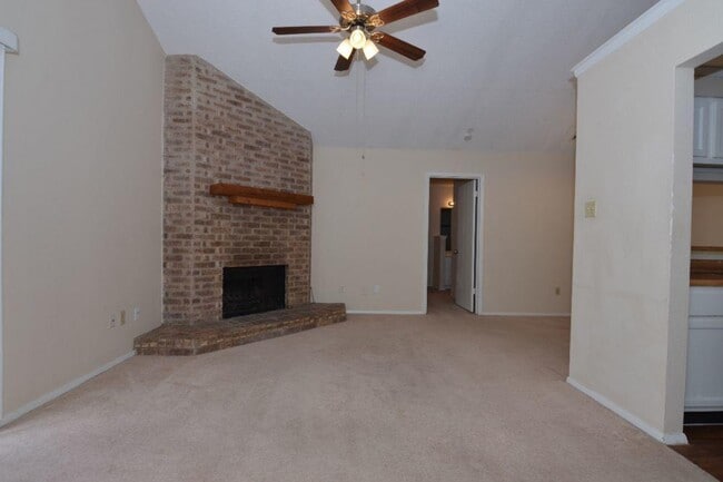Building Photo - 12206 Alderbrook Dr
