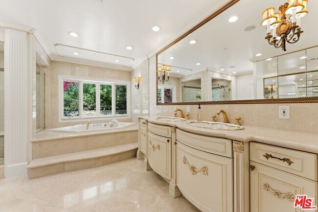 Building Photo - 1725 Loma Vista Dr