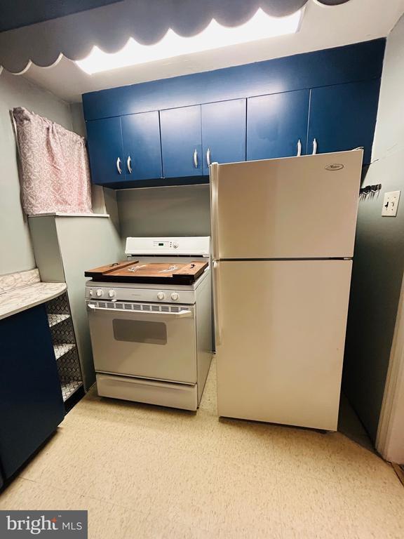 Building Photo - 6561 Maple Ave