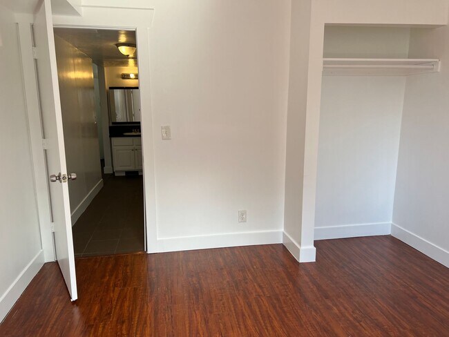 Building Photo - 68 E 200 S