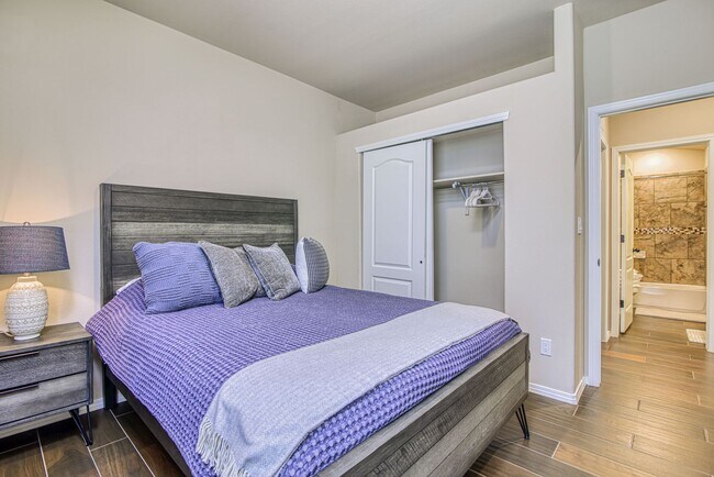 Building Photo - Westside area for Short or Long Term Rental(Completely Furnished) Beautiful 3 bed/2.5 baths