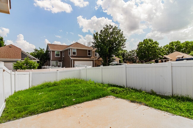 Building Photo - 10120 Cedar Lake Dr