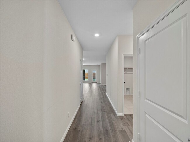 Building Photo - 10505 Breezeway Dr